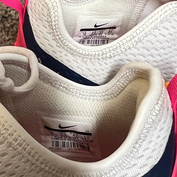 Women’s Nike Shoes - Picture 9 of 9